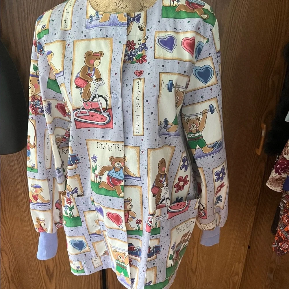 Vintage Novelty Exercise Bear Snap Close Scrub Top size Small - Picture 1 of 10